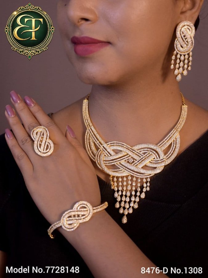 Royale Crescent Drape Necklace Set (Gold Tone)